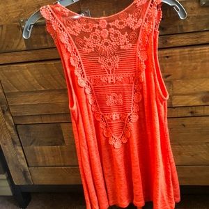 Happening in the present tank top